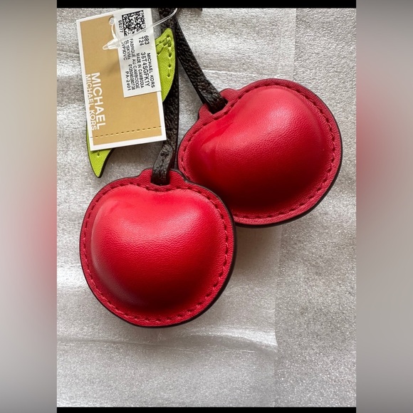 ❤️❤️❤️NWT Michael Kors/MK bag keychain accessory ❤️❤️❤️ - Picture 1 of 5